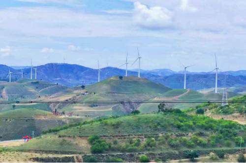 國慶獻(xiàn)禮丨九洲集團(tuán)定邊天池塘風(fēng)電場全部風(fēng)機吊裝完畢